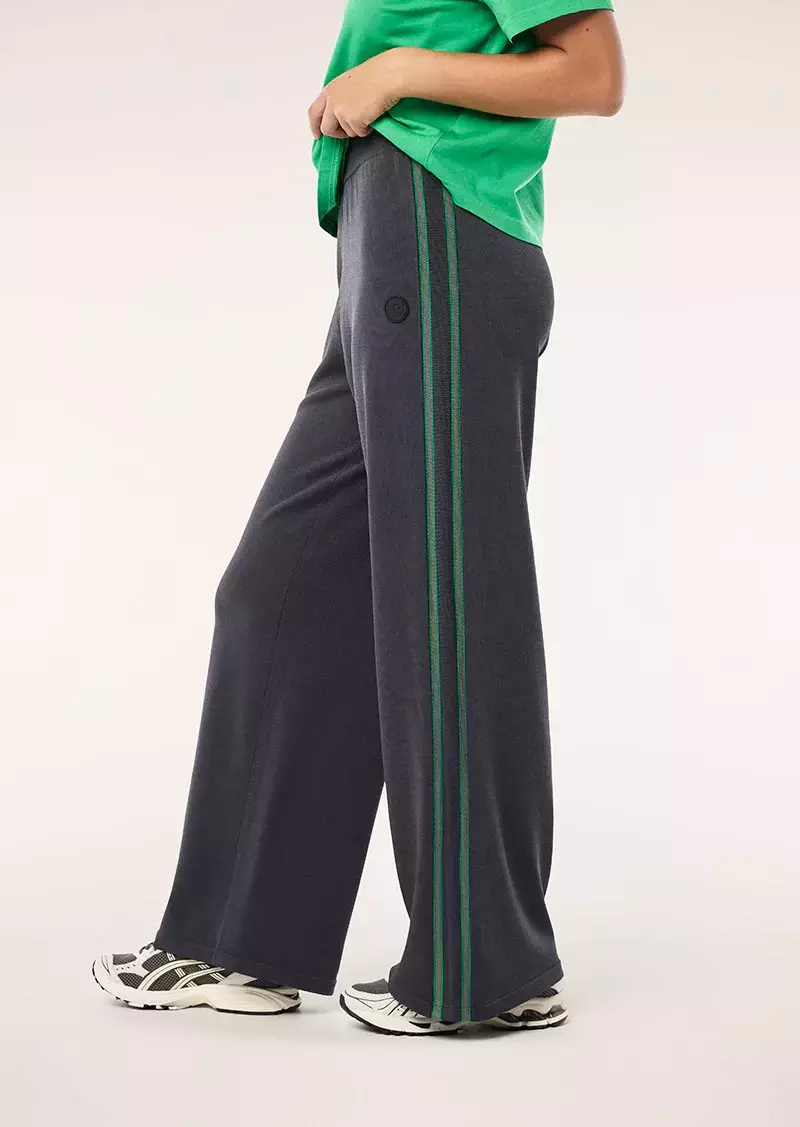 Retreat knit pant in caviar