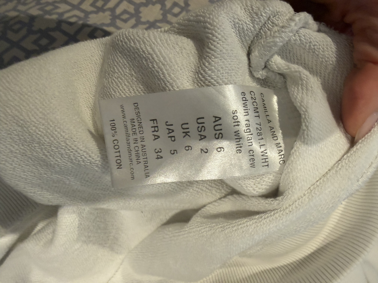 women’s white sweatshirt size 6