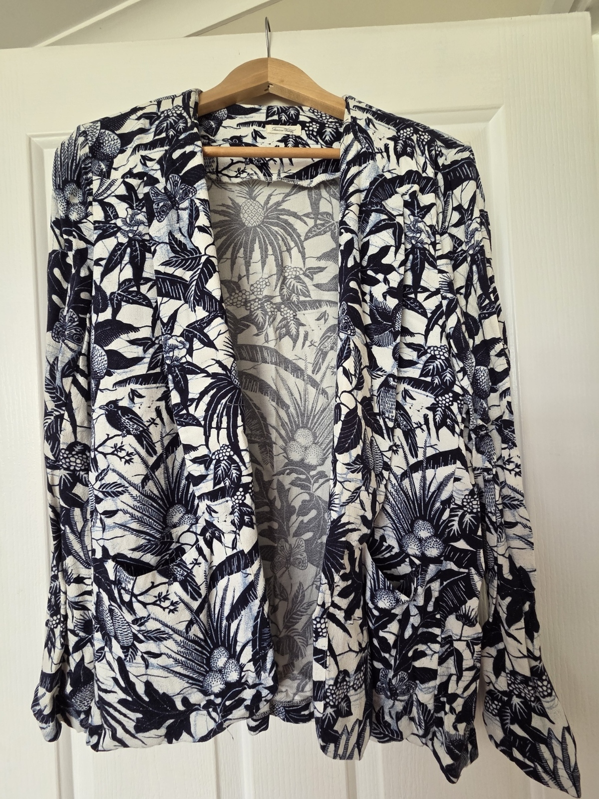 Gorgeous Jacket Navy & Ivory Size 12 -14