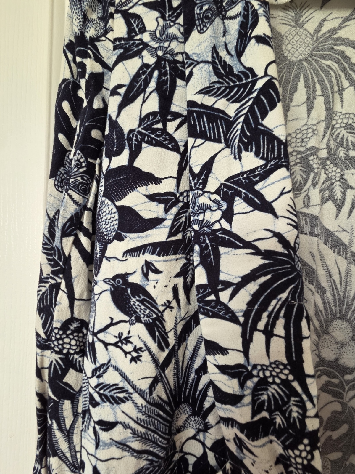 Gorgeous Jacket Navy & Ivory Size 12 -14