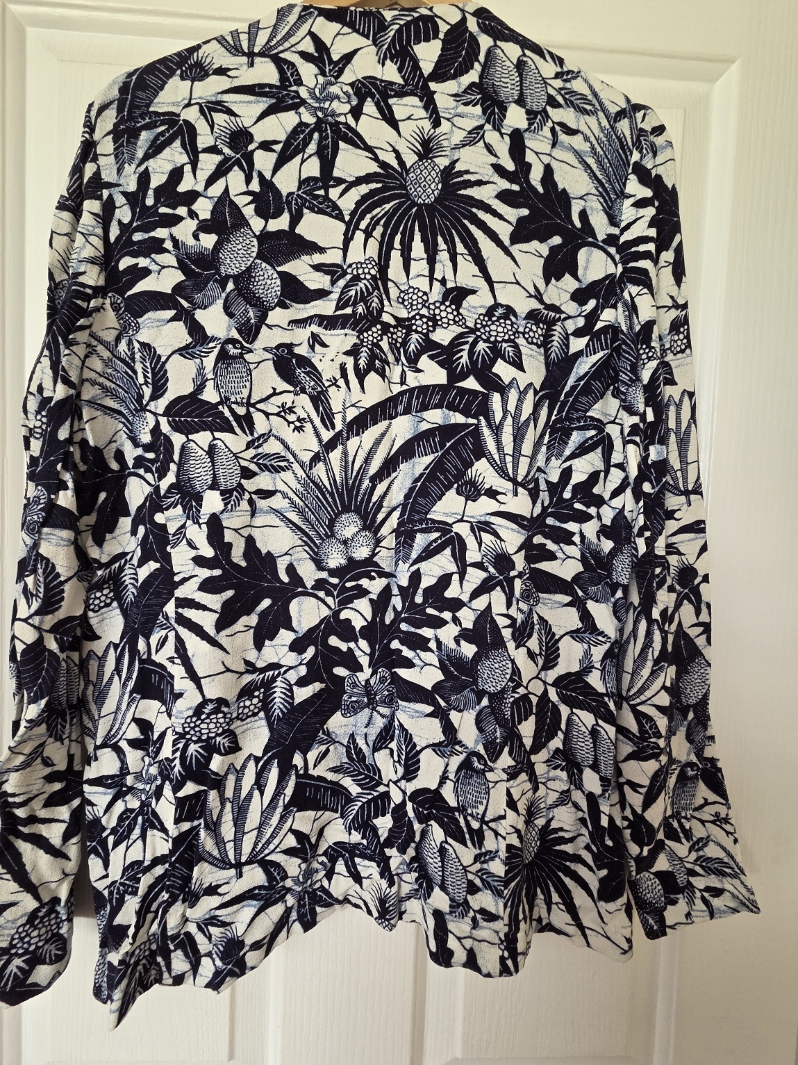 Gorgeous Jacket Navy & Ivory Size 12 -14