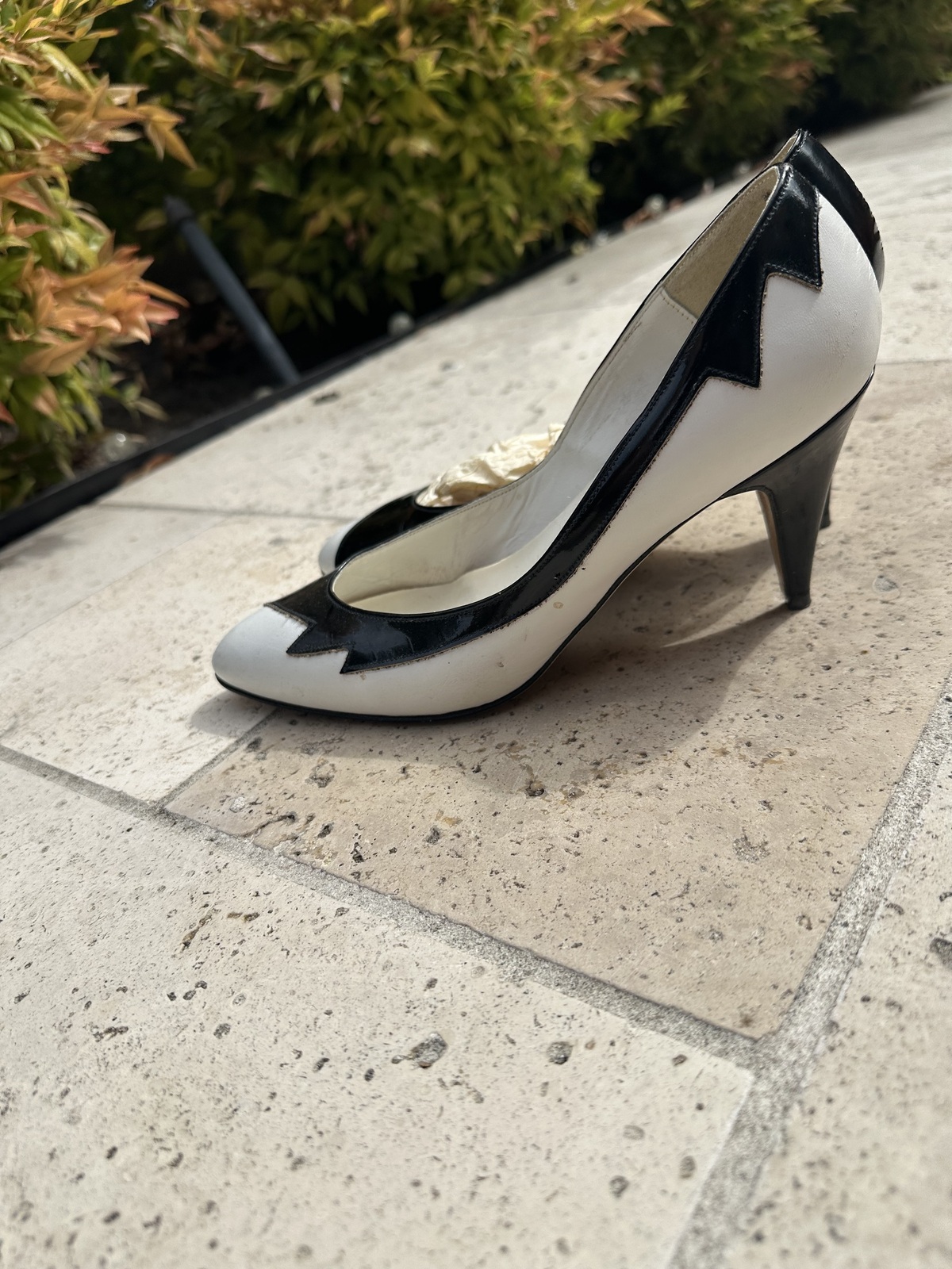 black and white shoes SIZE 7.5 B or 37.5 Eu, great condition