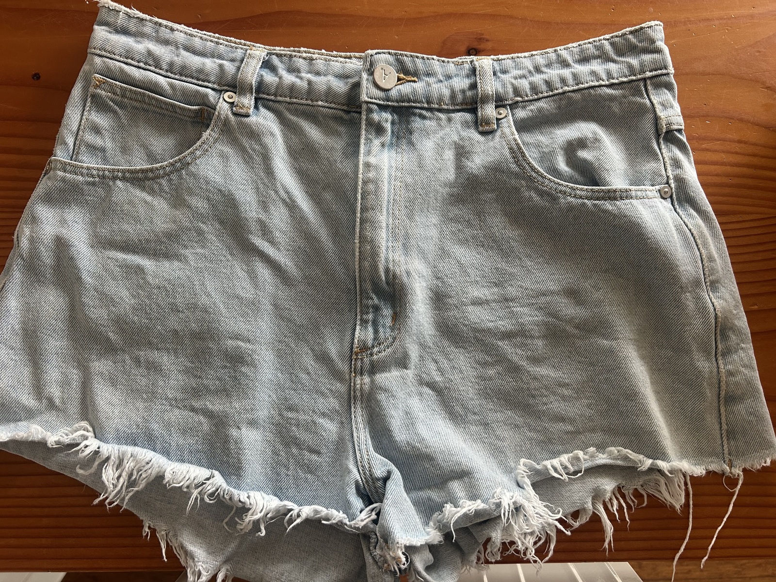 A Brand (high relaxed short)
