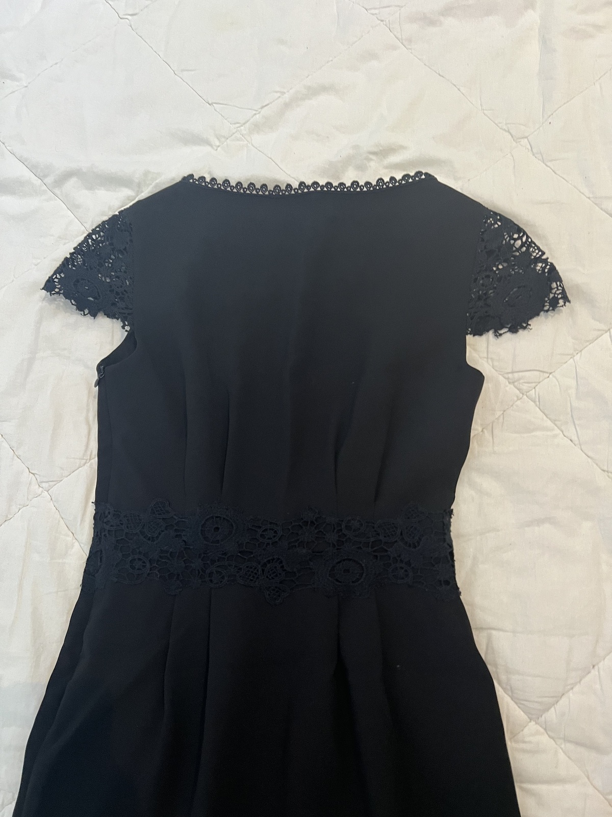 by Alberta Ferreti Black Cap Sleeve Lace Knee-Legth Dress