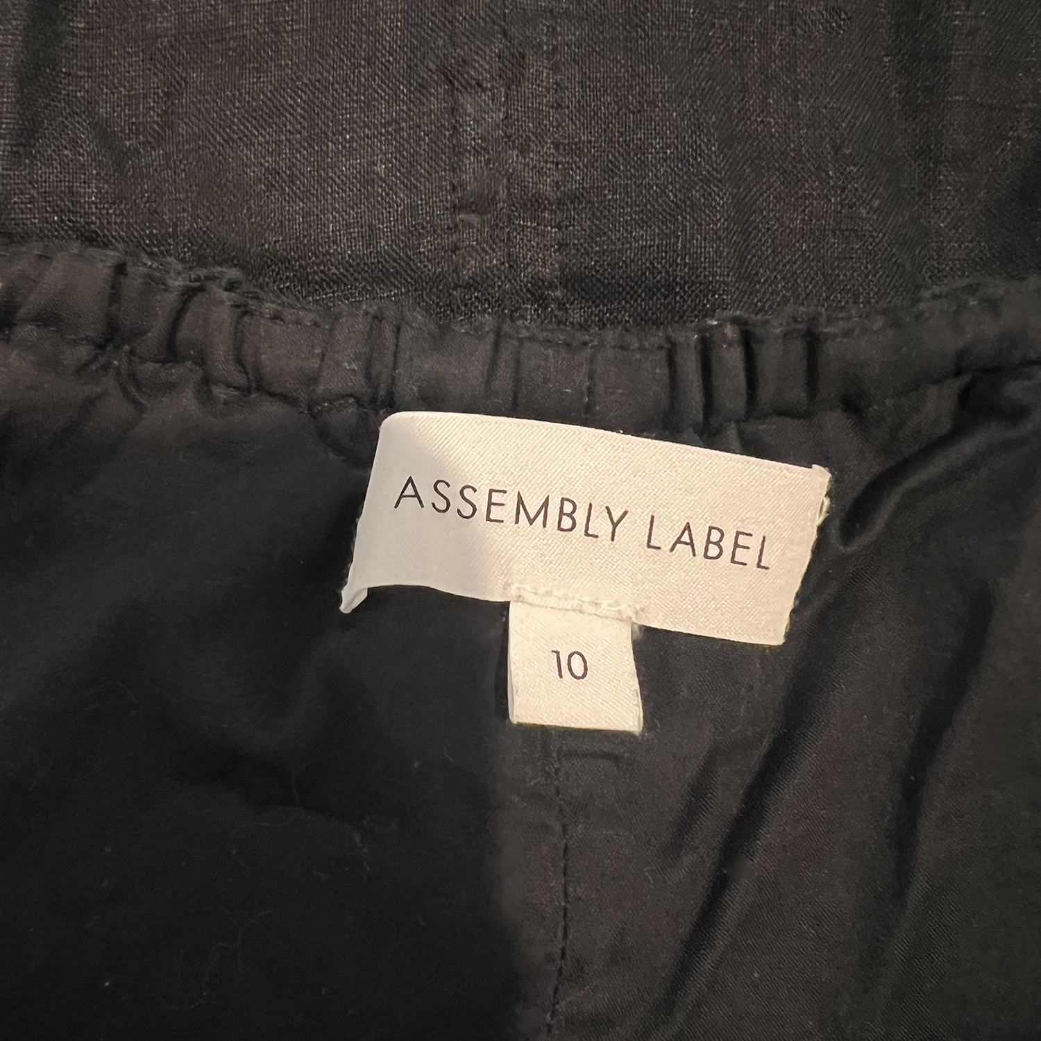 Assembly Label Black Maxi
