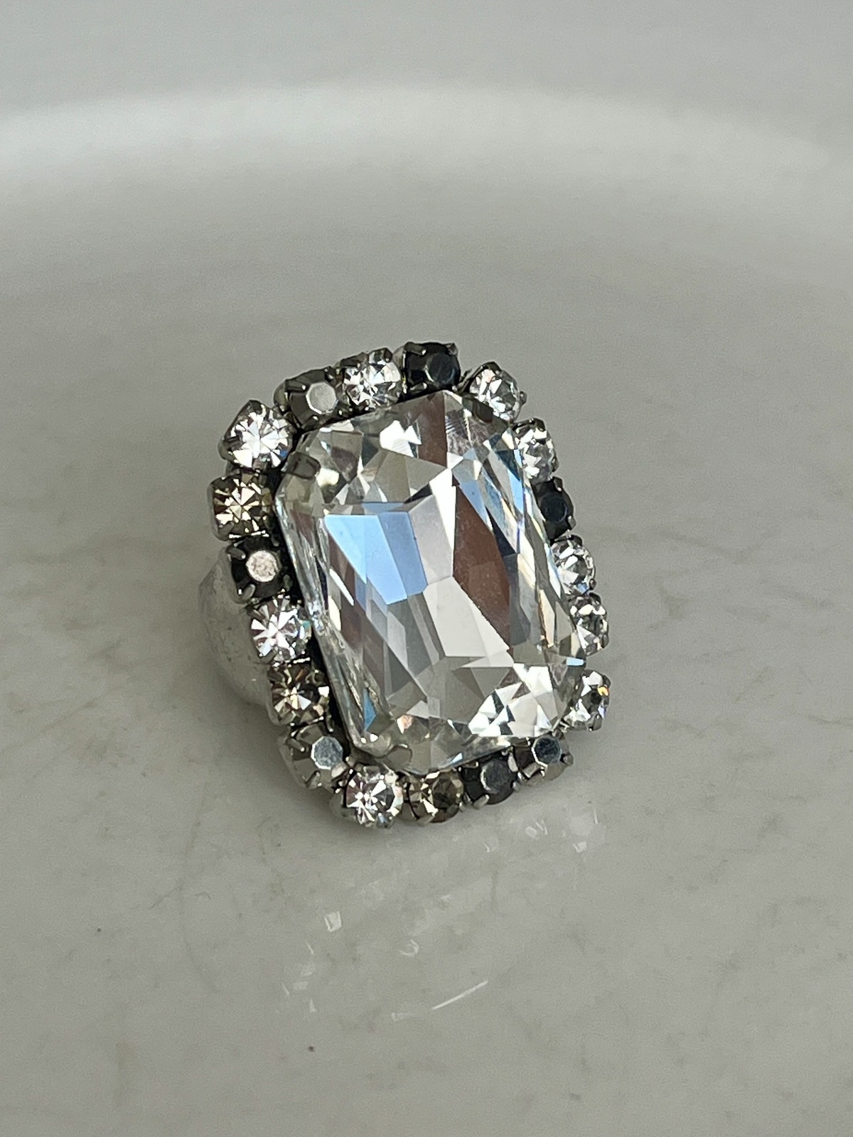  CLEAR CRYSTAL & HEMATITE COCKTAIL RING - SIZE 6.5-7