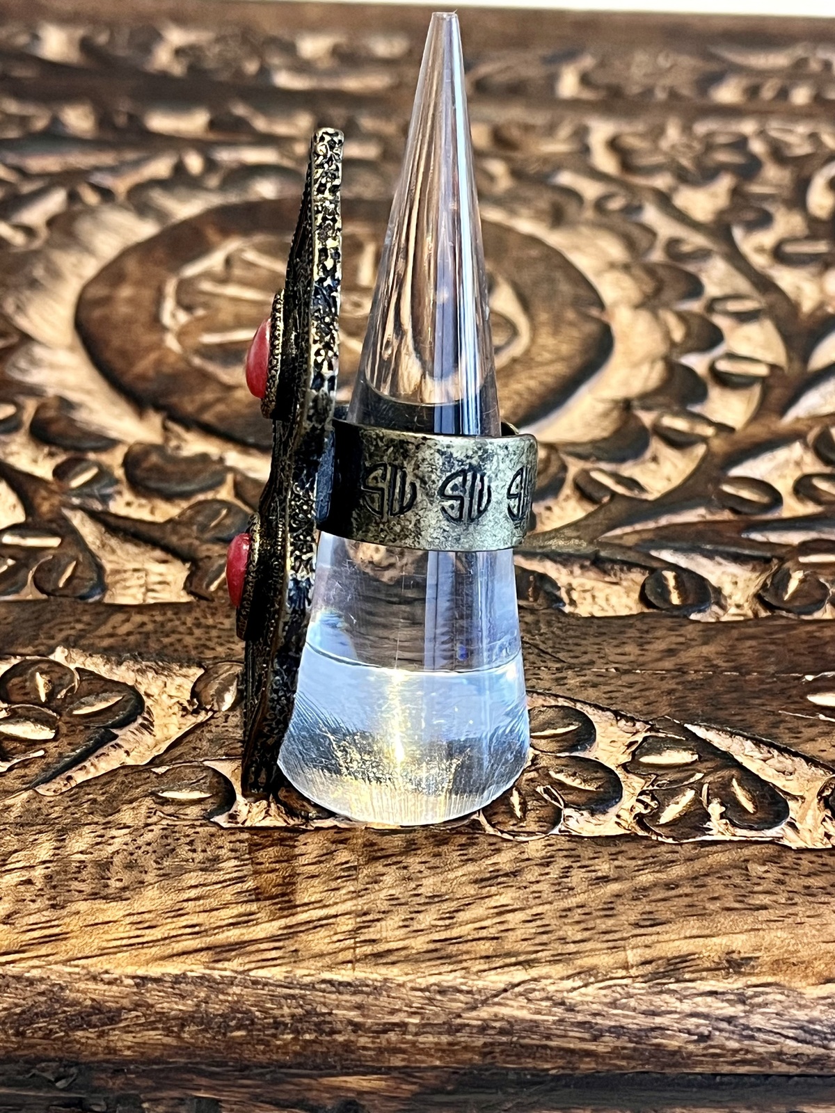 LETS GET LOST RING “MAGENTA” IN DARK BURNISHED GOLD