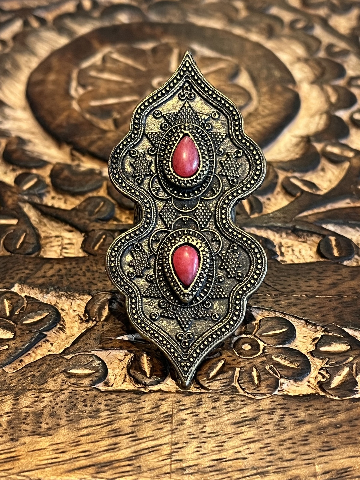 LETS GET LOST RING “MAGENTA” IN DARK BURNISHED GOLD