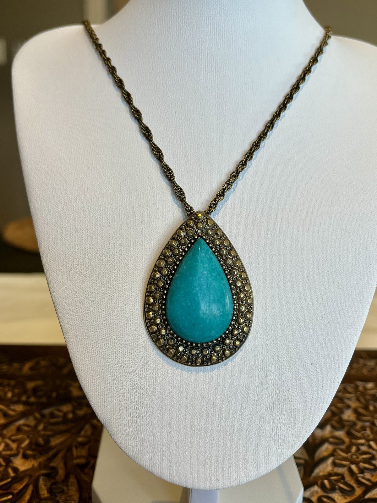 BOHEMIAN BARDOT PENDANT NECKLACE IN ANTIQUE GOLD WITH JADE