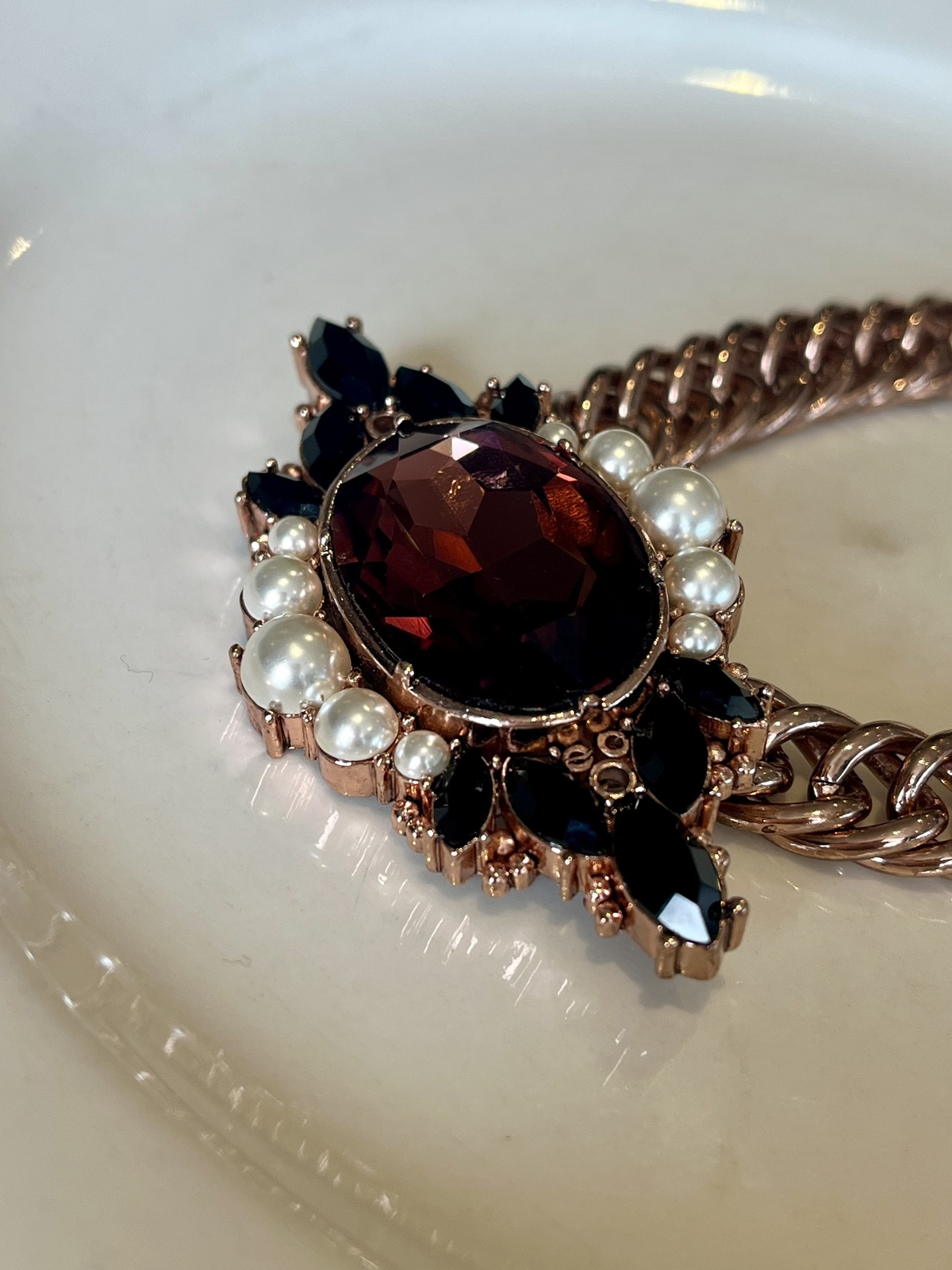 ROSE GOLD REGENCY STATEMENT NECKLACE