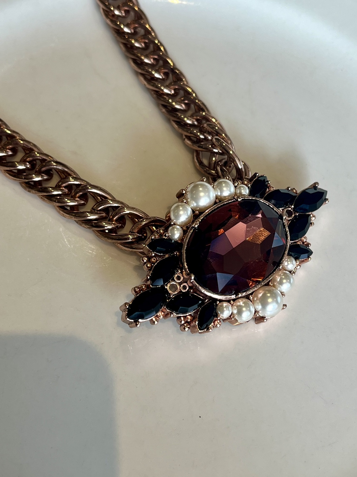 ROSE GOLD REGENCY STATEMENT NECKLACE