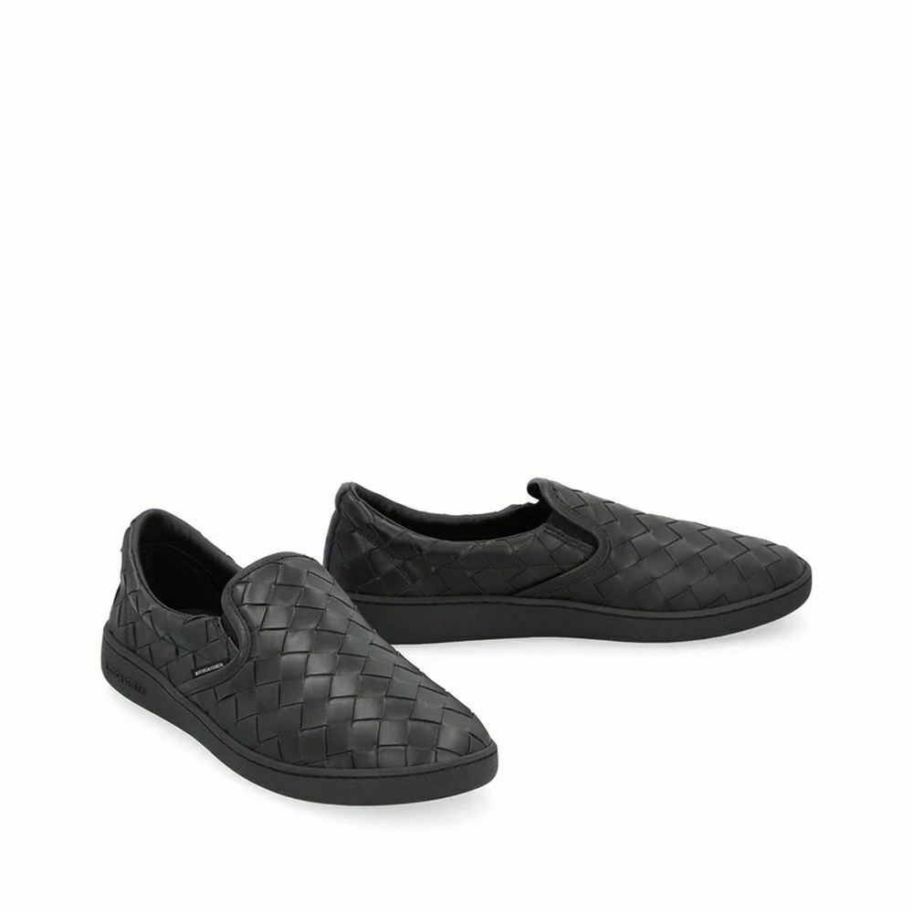 Calfskin Low Top Sneakers - Black / EU39/US6