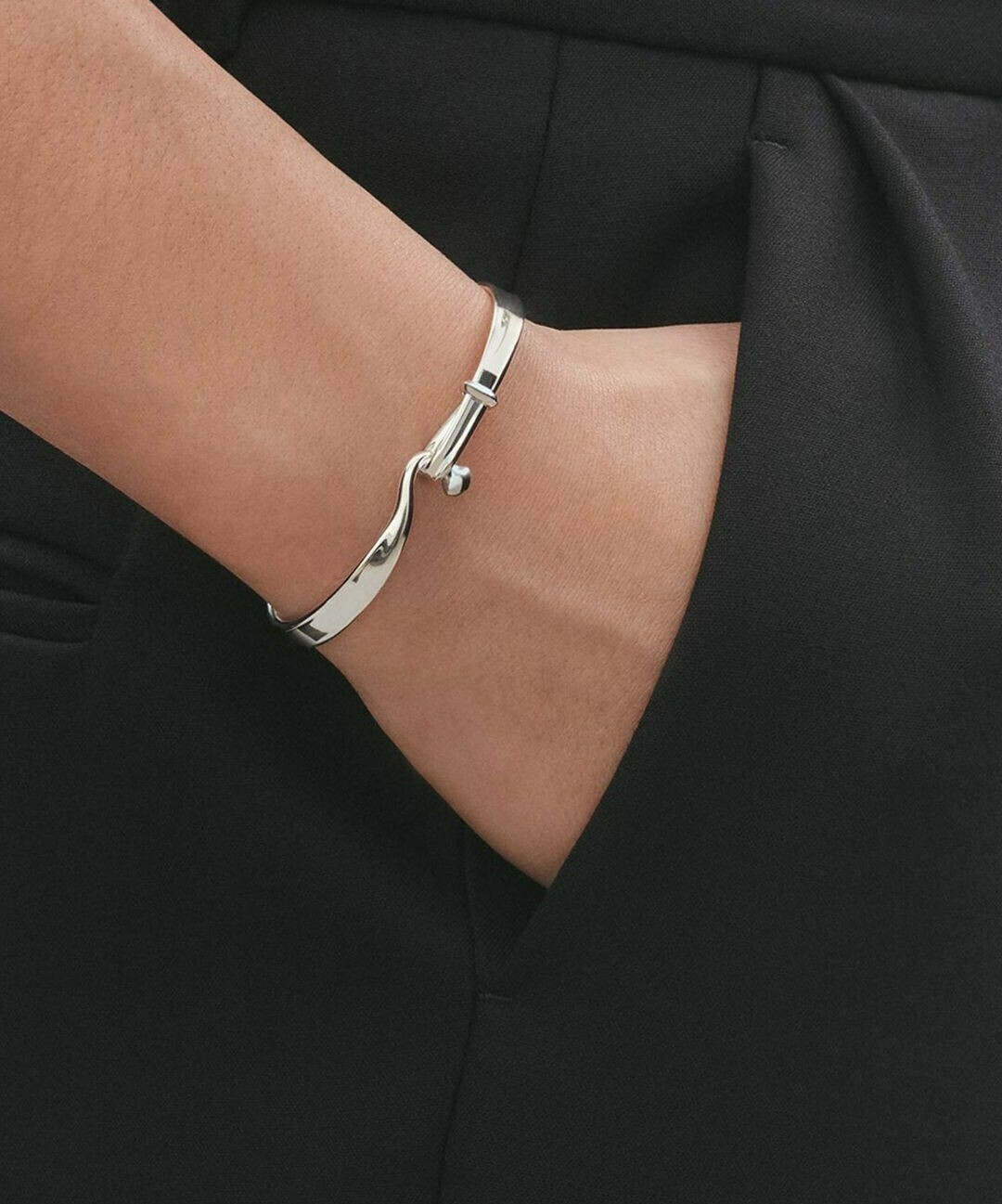 Torun Bangle. Size L : 175 mm / 6.89 inches. Comes with original box and care papers.