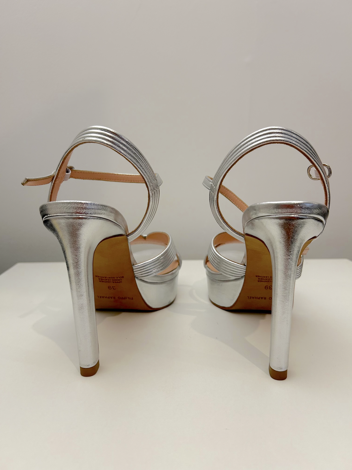 SIERRA110 Tubed V Front Platform Sandal in Silver