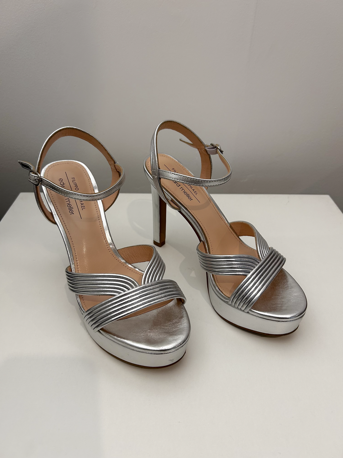 SIERRA110 Tubed V Front Platform Sandal in Silver