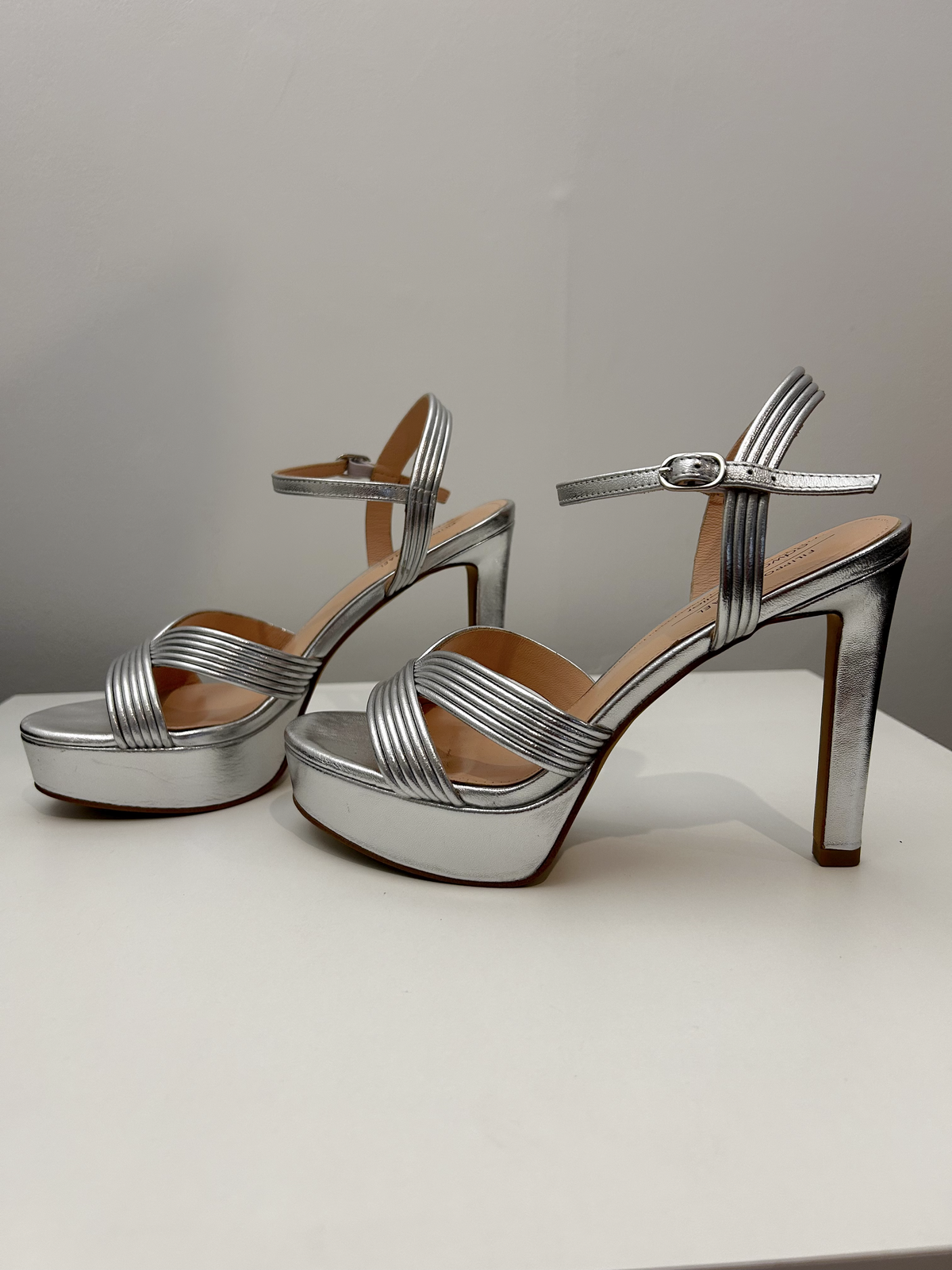 SIERRA110 Tubed V Front Platform Sandal in Silver