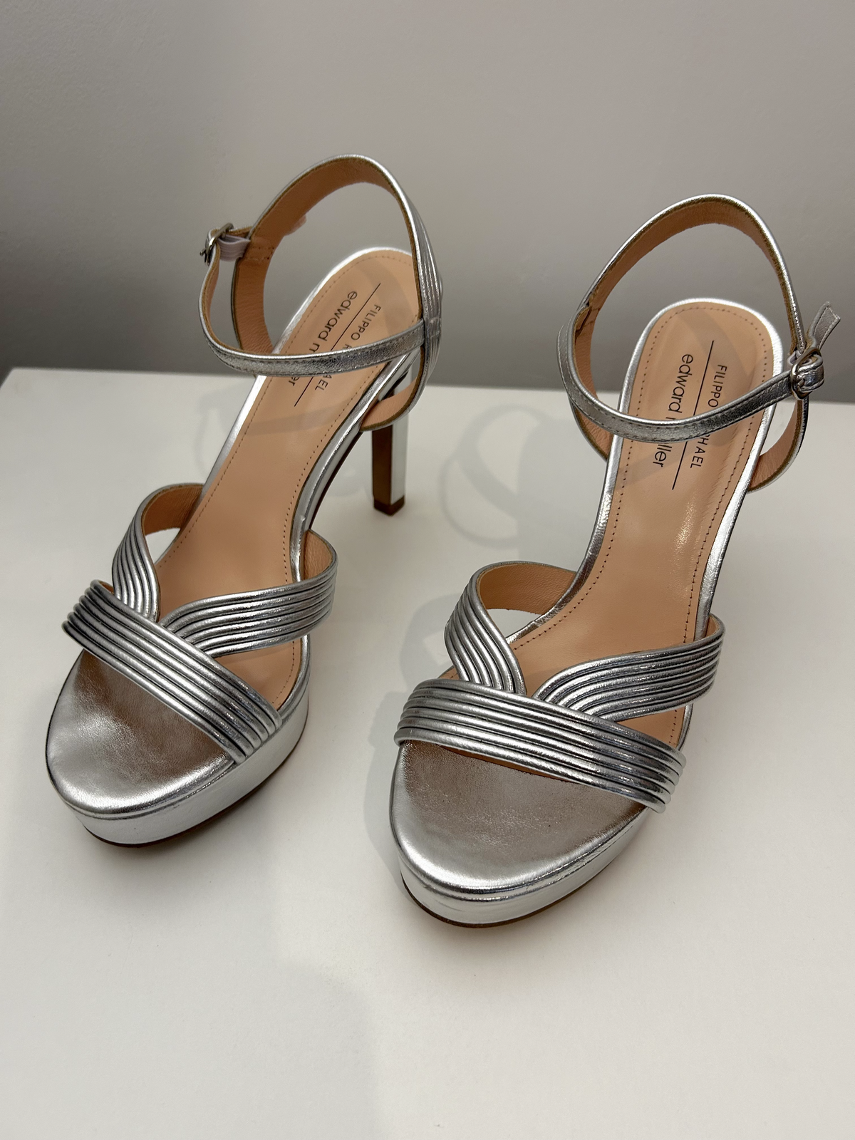 SIERRA110 Tubed V Front Platform Sandal in Silver