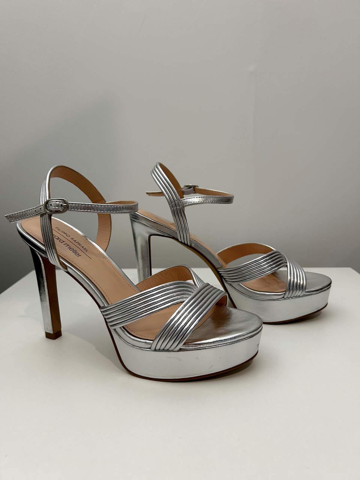 SIERRA110 Tubed V Front Platform Sandal in Silver