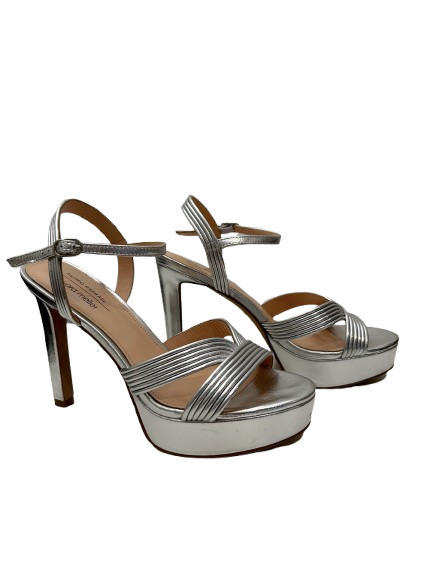 SIERRA110 Tubed V Front Platform Sandal in Silver