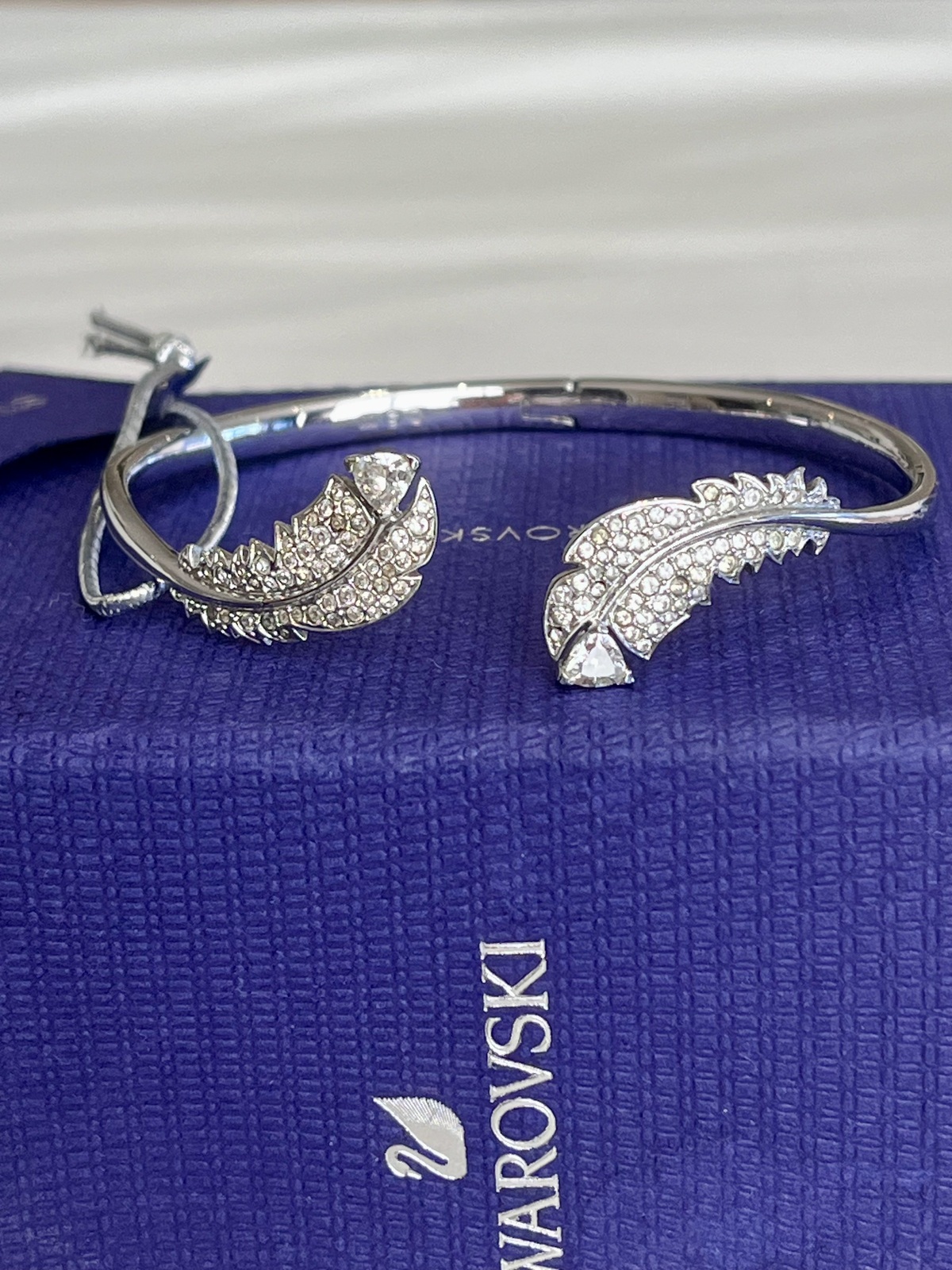 SILVER FEATHER HINGED BANGLE - SIZE MEDIUM-RRP $199