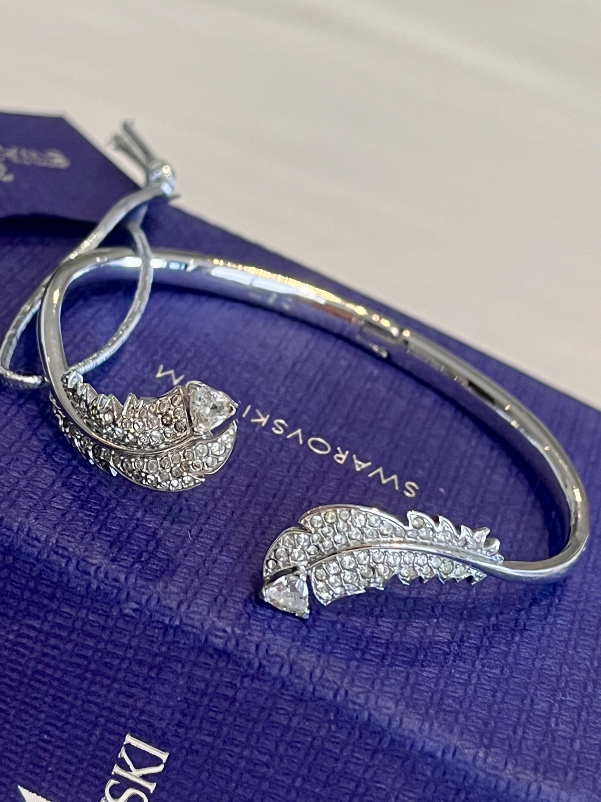 SILVER FEATHER HINGED BANGLE - SIZE MEDIUM-RRP $199