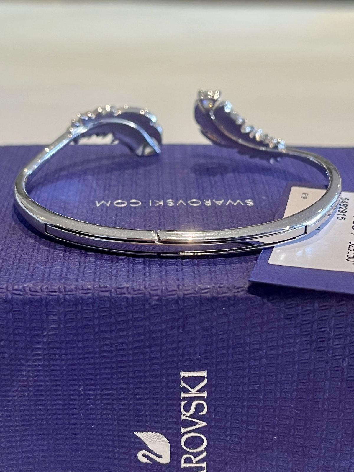 SILVER FEATHER HINGED BANGLE - SIZE MEDIUM-RRP $199