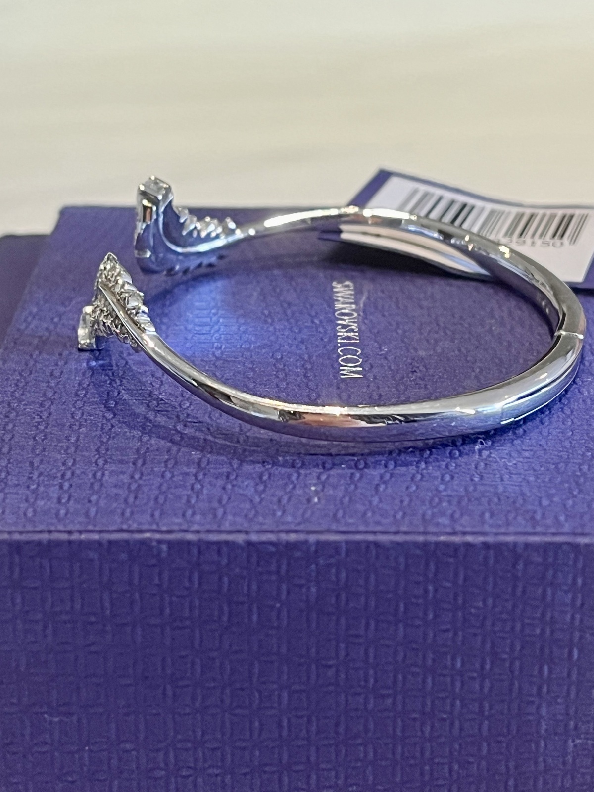 SILVER FEATHER HINGED BANGLE - SIZE MEDIUM-RRP $199