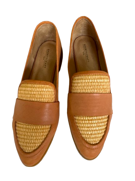 Woman lather loafers   with straw upper 