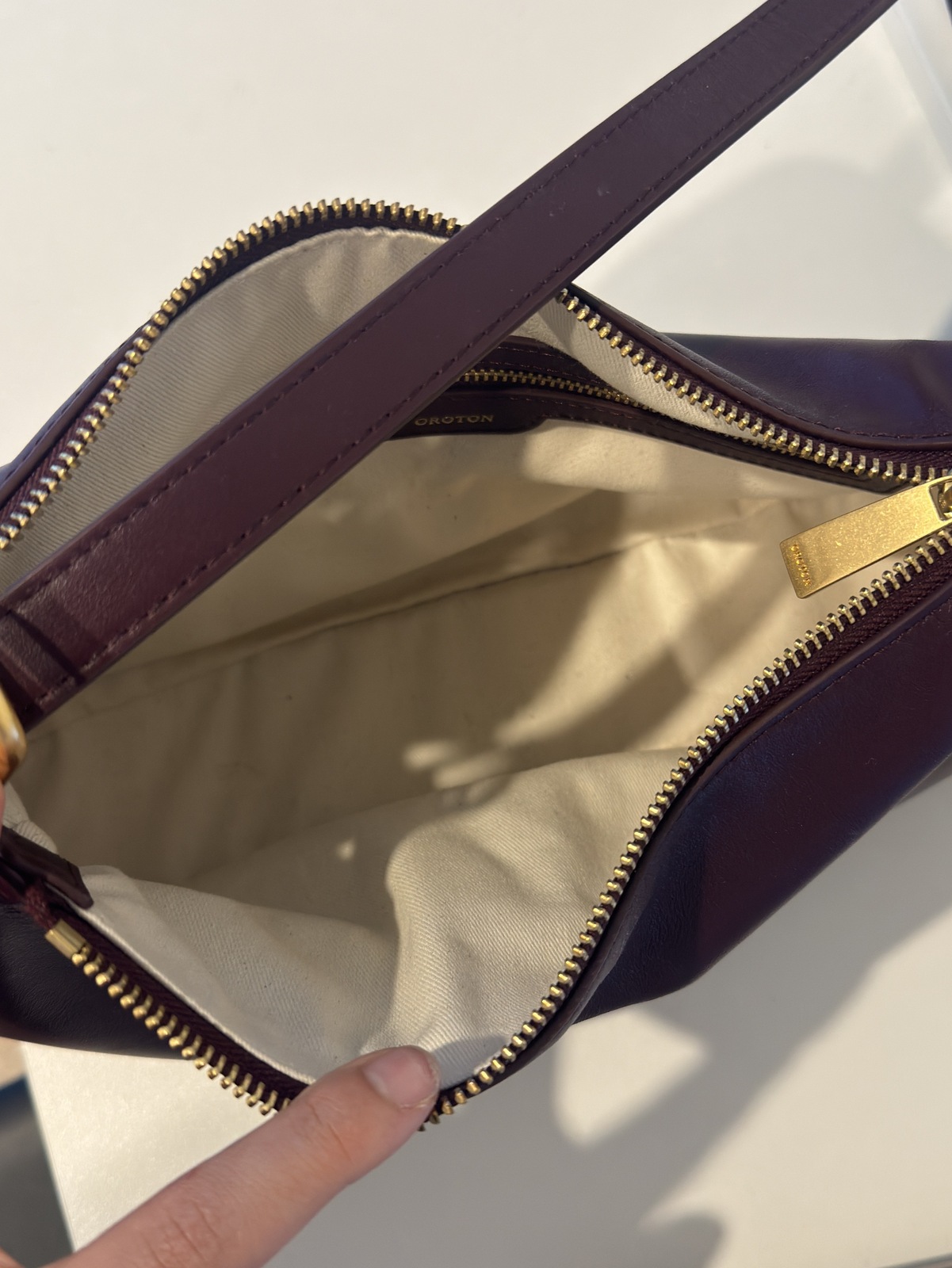 CALI SHOULDER BAG CURRANT