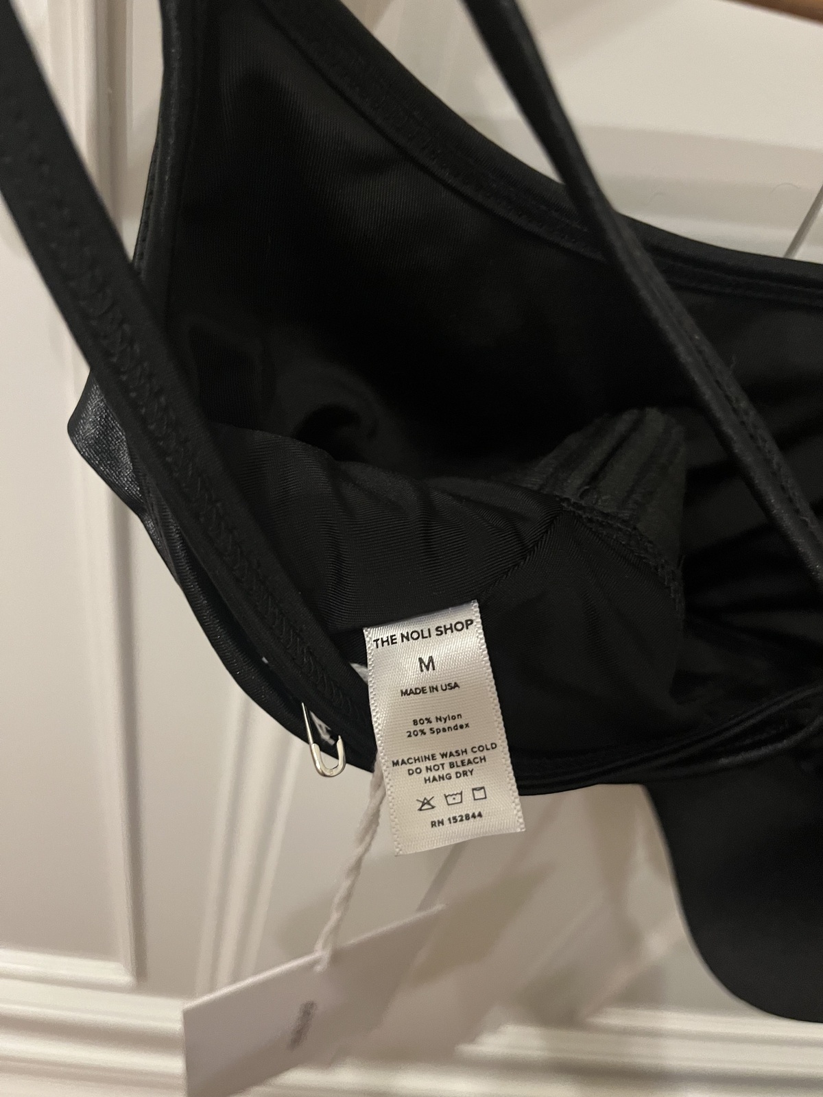 The Noli Shop liquid Jolie sports bra