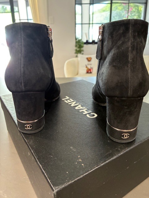 Fall Act 1 Black Suede Short Boots