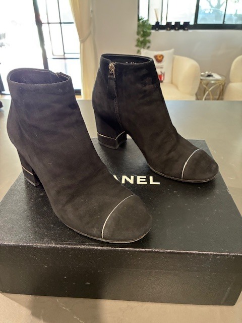 Fall Act 1 Black Suede Short Boots