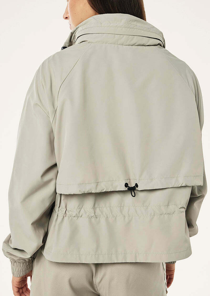SHELTER JACKET IN BISCUIT