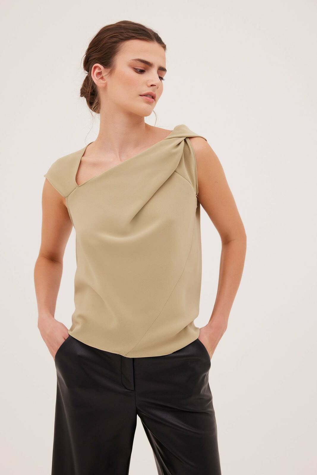 AVOCADO CREPE SNAPSHOT TOP