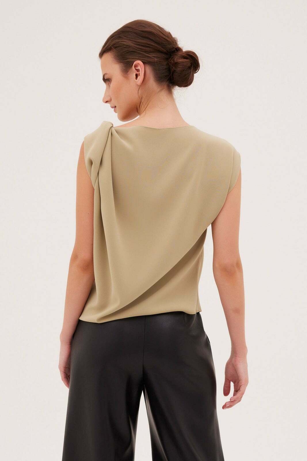 AVOCADO CREPE SNAPSHOT TOP