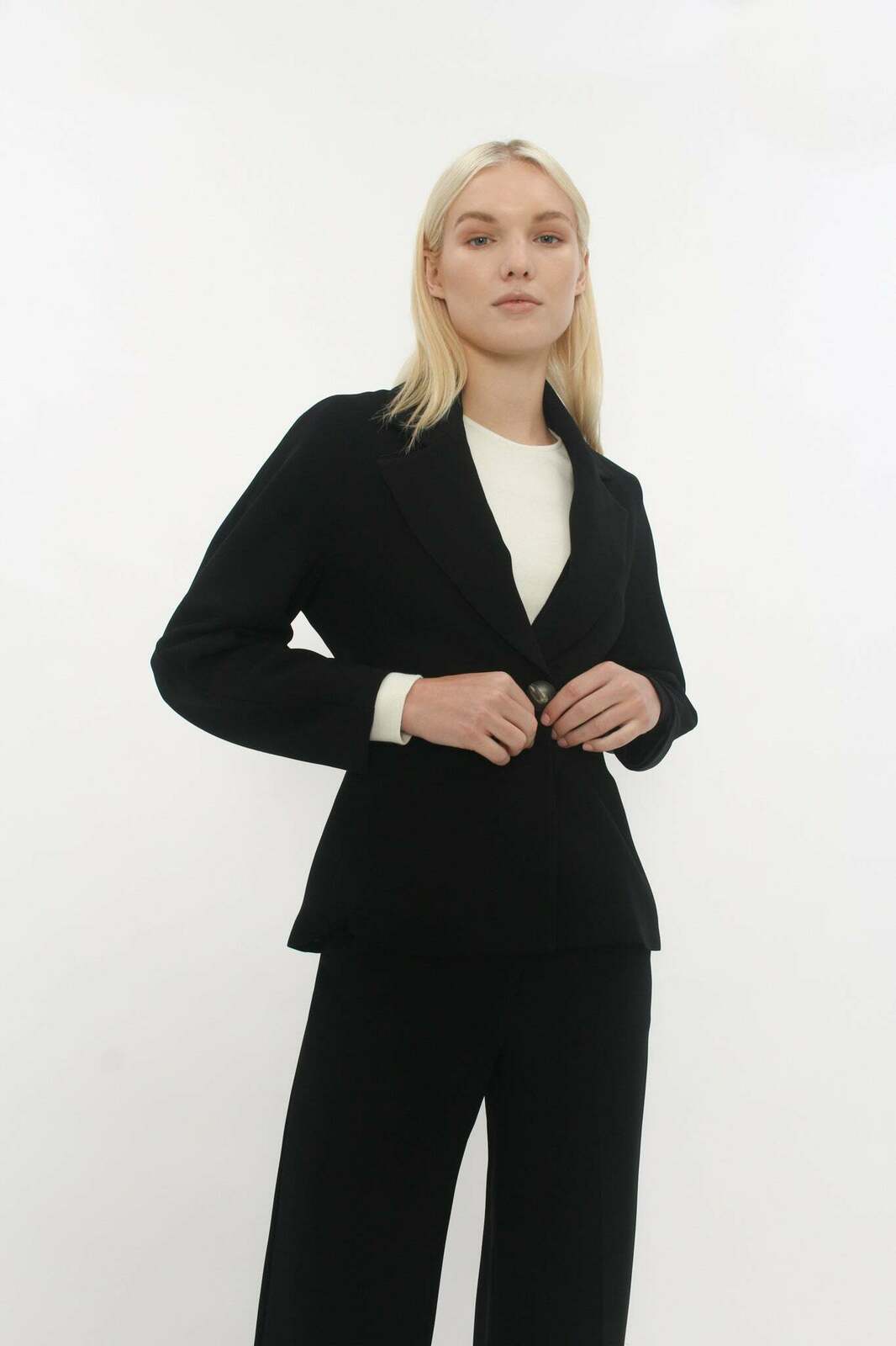 BLACK CREPE ENCOMPASS JACKET