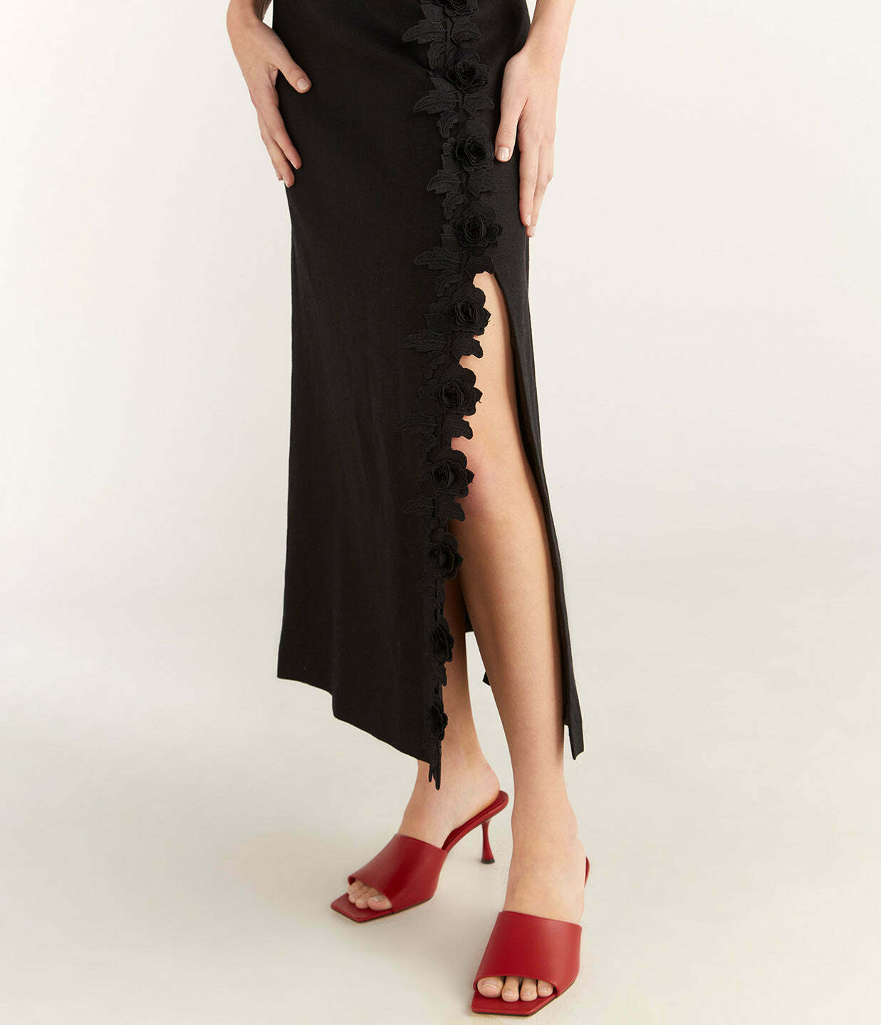 Rosebud Lace Skirt in Black