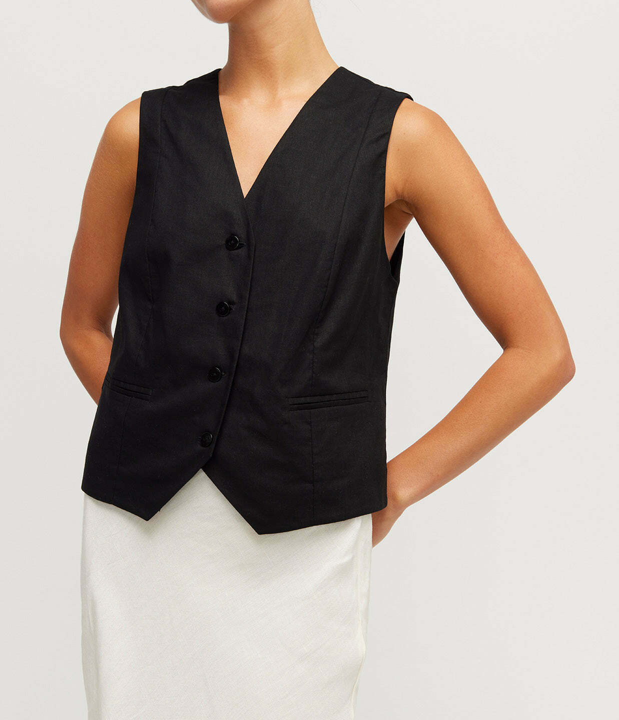 Norah Vest in Black