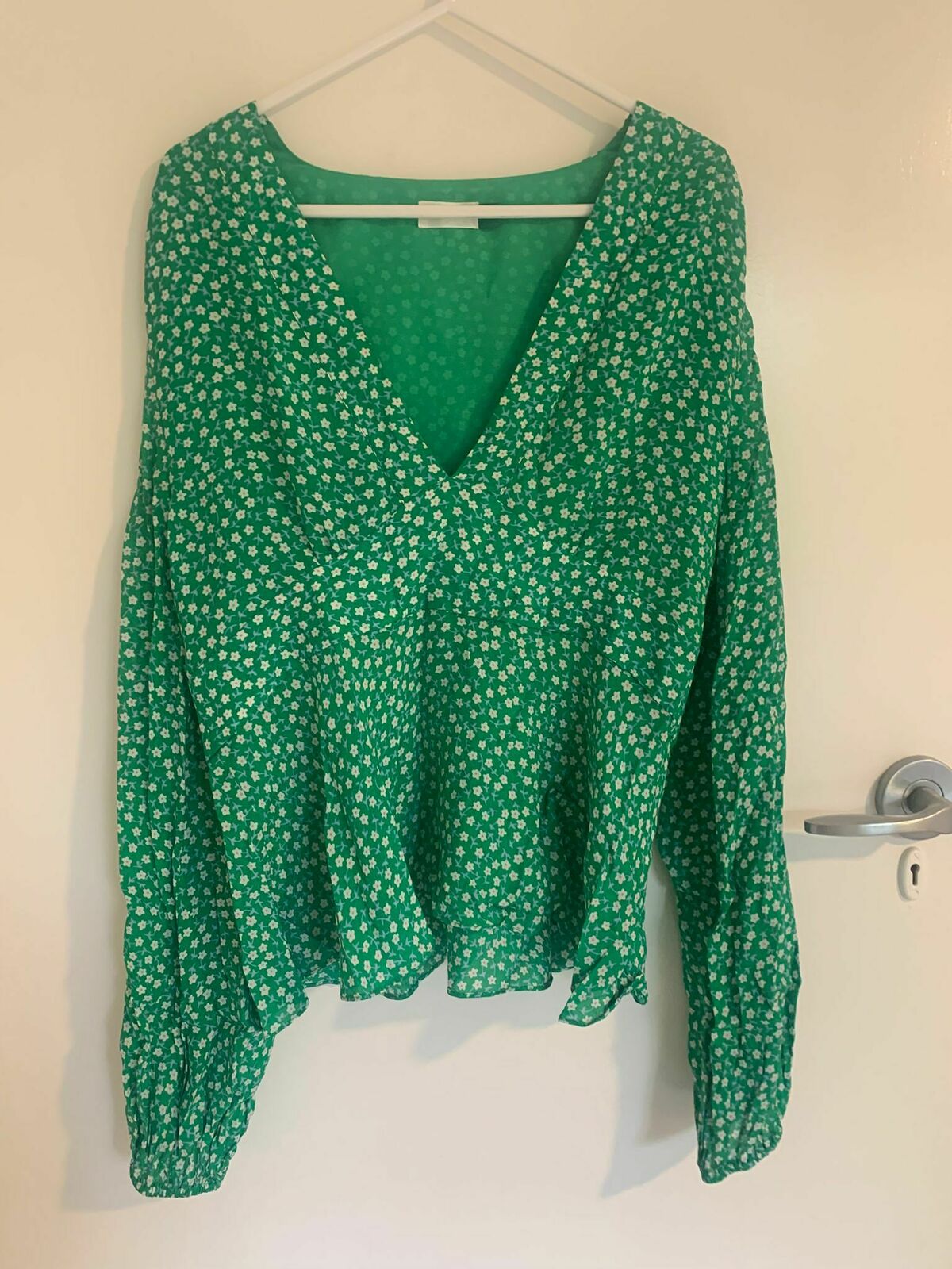 Kikki Retro Micro Floral Top in Green Viscose