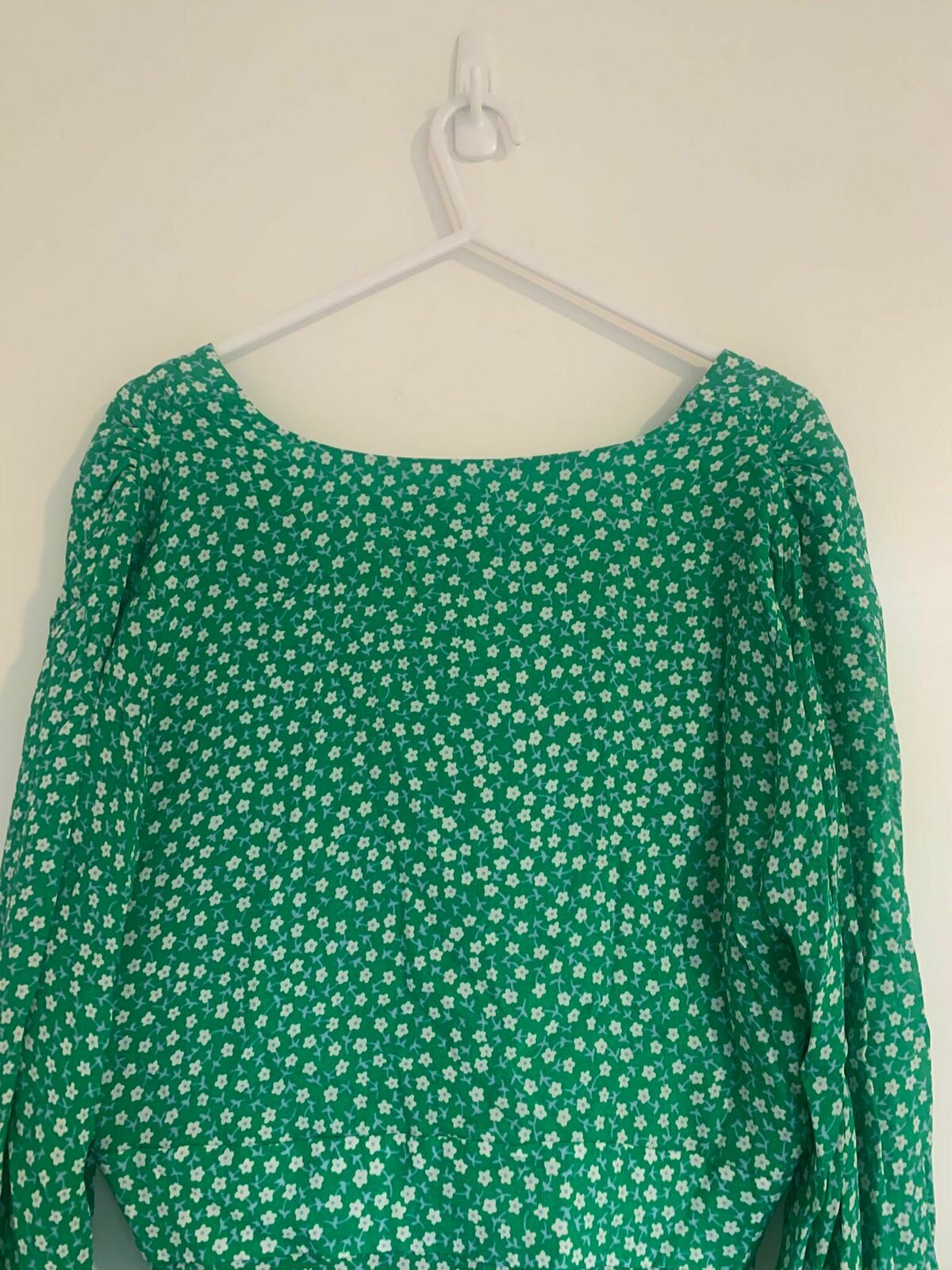 Kikki Retro Micro Floral Top in Green Viscose