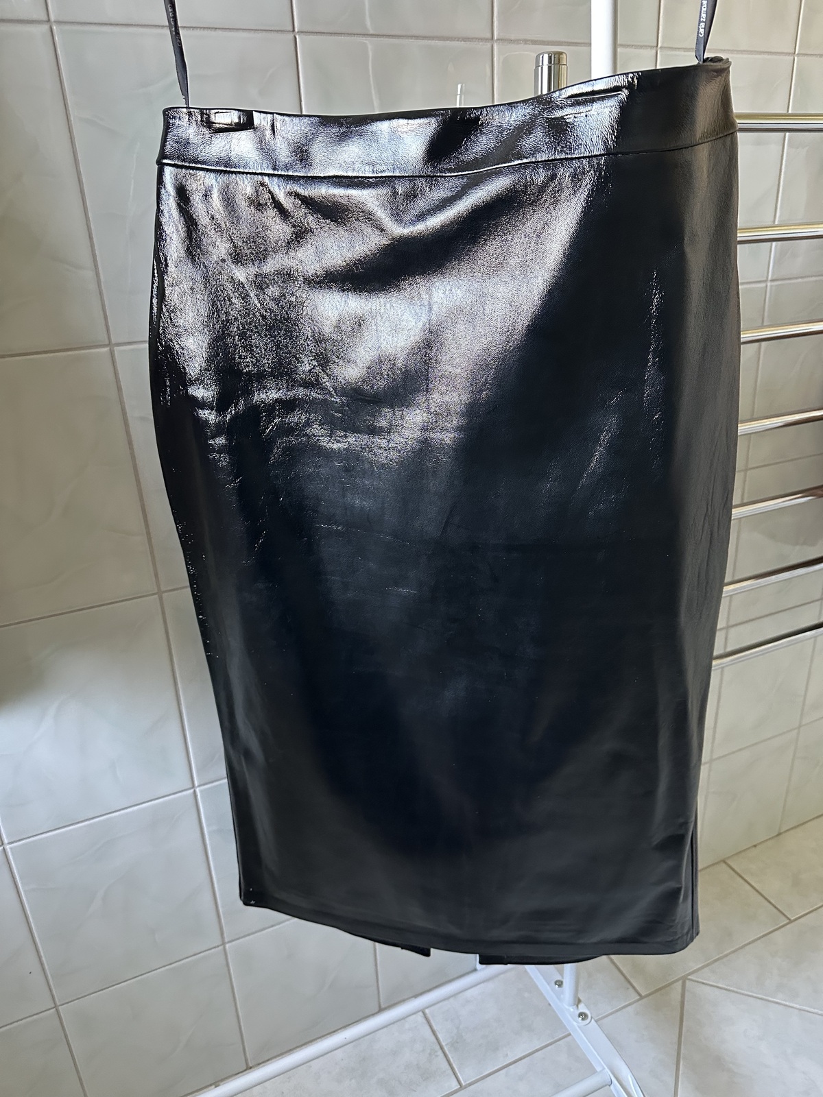  leather lustro black skirt size 14. Brand new.