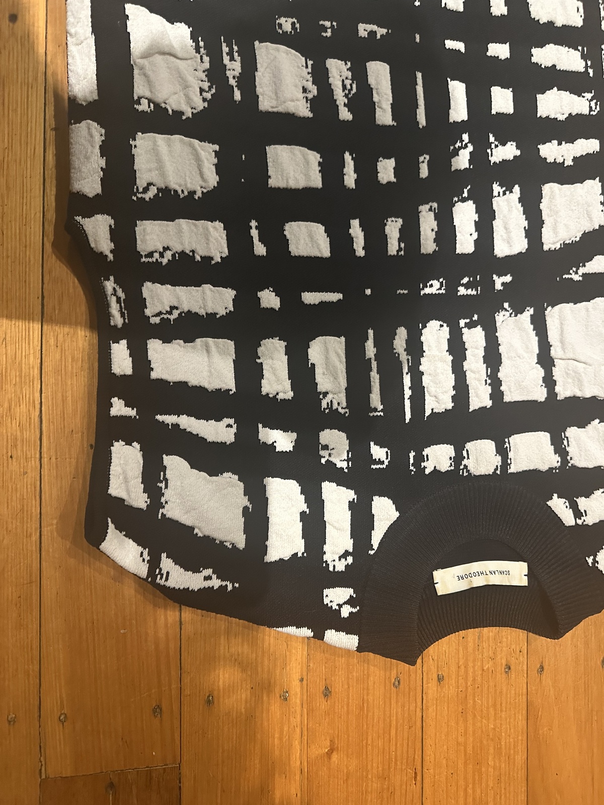 dress black and white, crepe. 12.