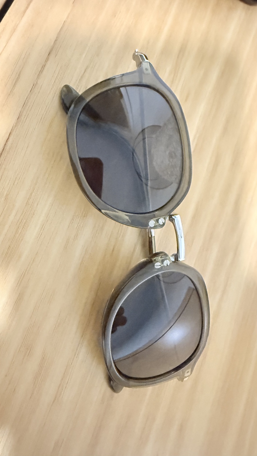 Round Sunglasses with metal details