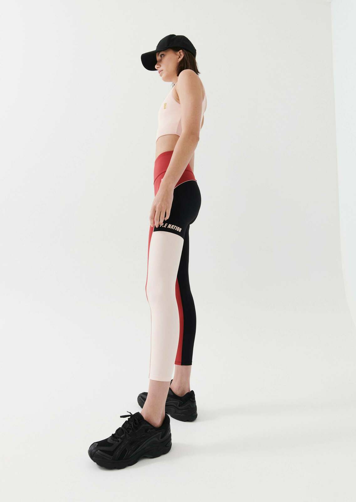 FLUID LEGGING IN GARNET