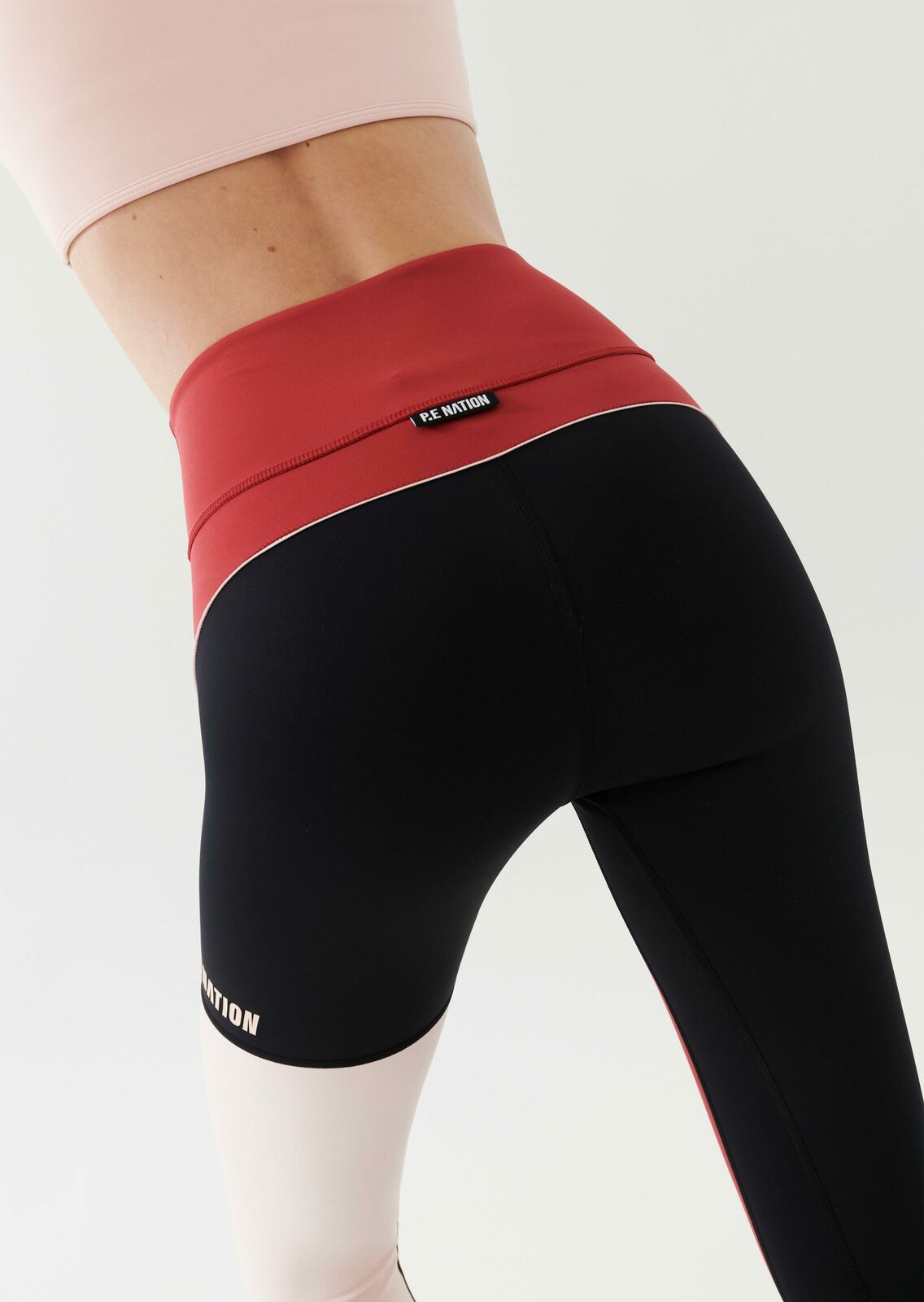 FLUID LEGGING IN GARNET