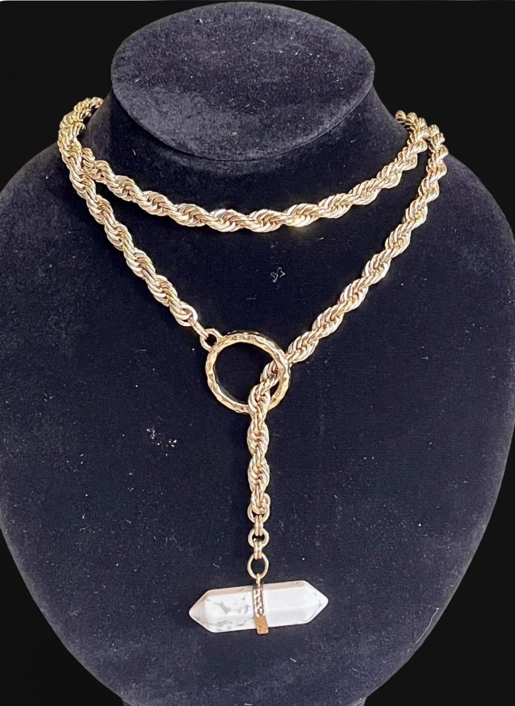 PRISIM LARIAT NECKLACE IN GOLD WITH HOWLITE 