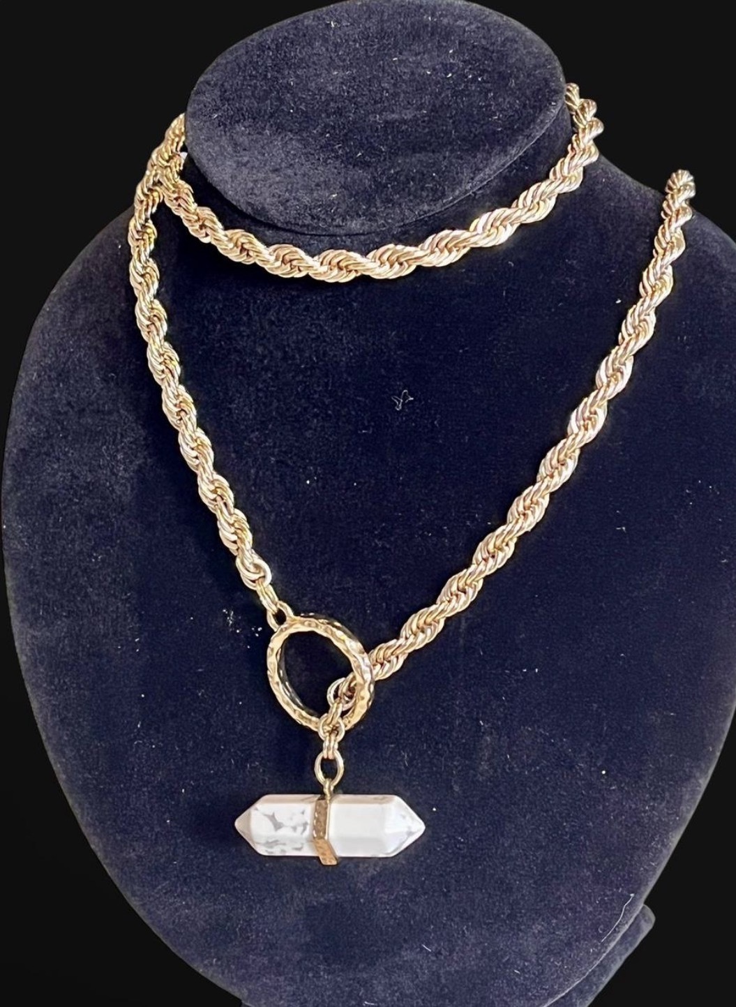 PRISIM LARIAT NECKLACE IN GOLD WITH HOWLITE 