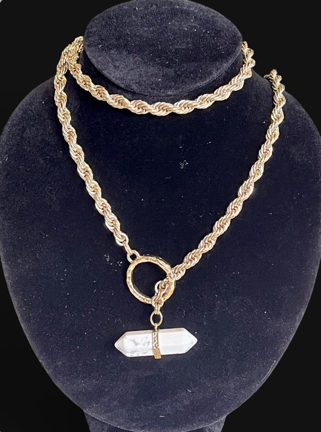 PRISIM LARIAT NECKLACE IN GOLD WITH HOWLITE 