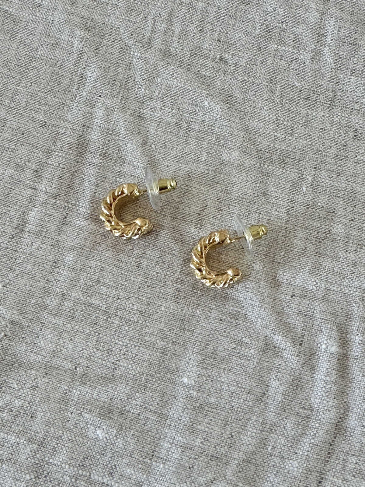 Reliquia Palma Gold Plated Resin Hoop Earrings 