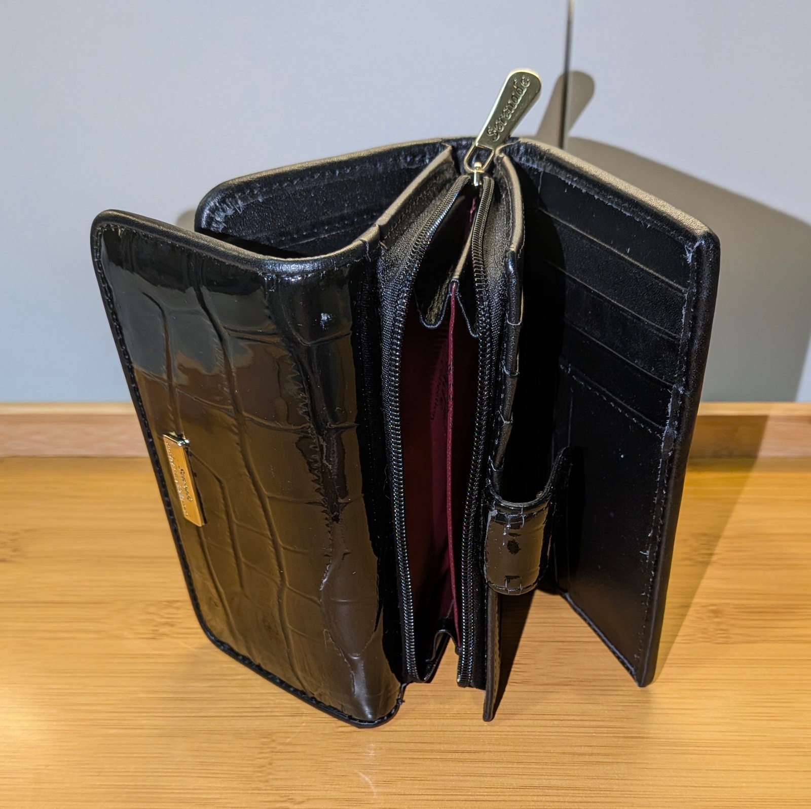 Beverly Hills Collection Black Patent Croc-Embossed Wallet/Purse